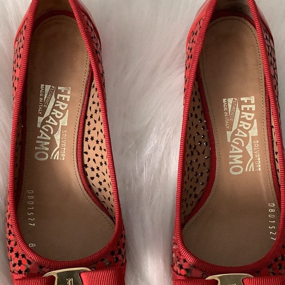 ⭐️SALVATORE FERRAGAMO Flats - Picture 3 of 11